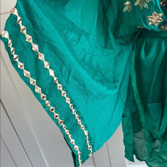 Miss June Paris Green Kimono with Gold Embroidery | One Size - Picture 4 of 8